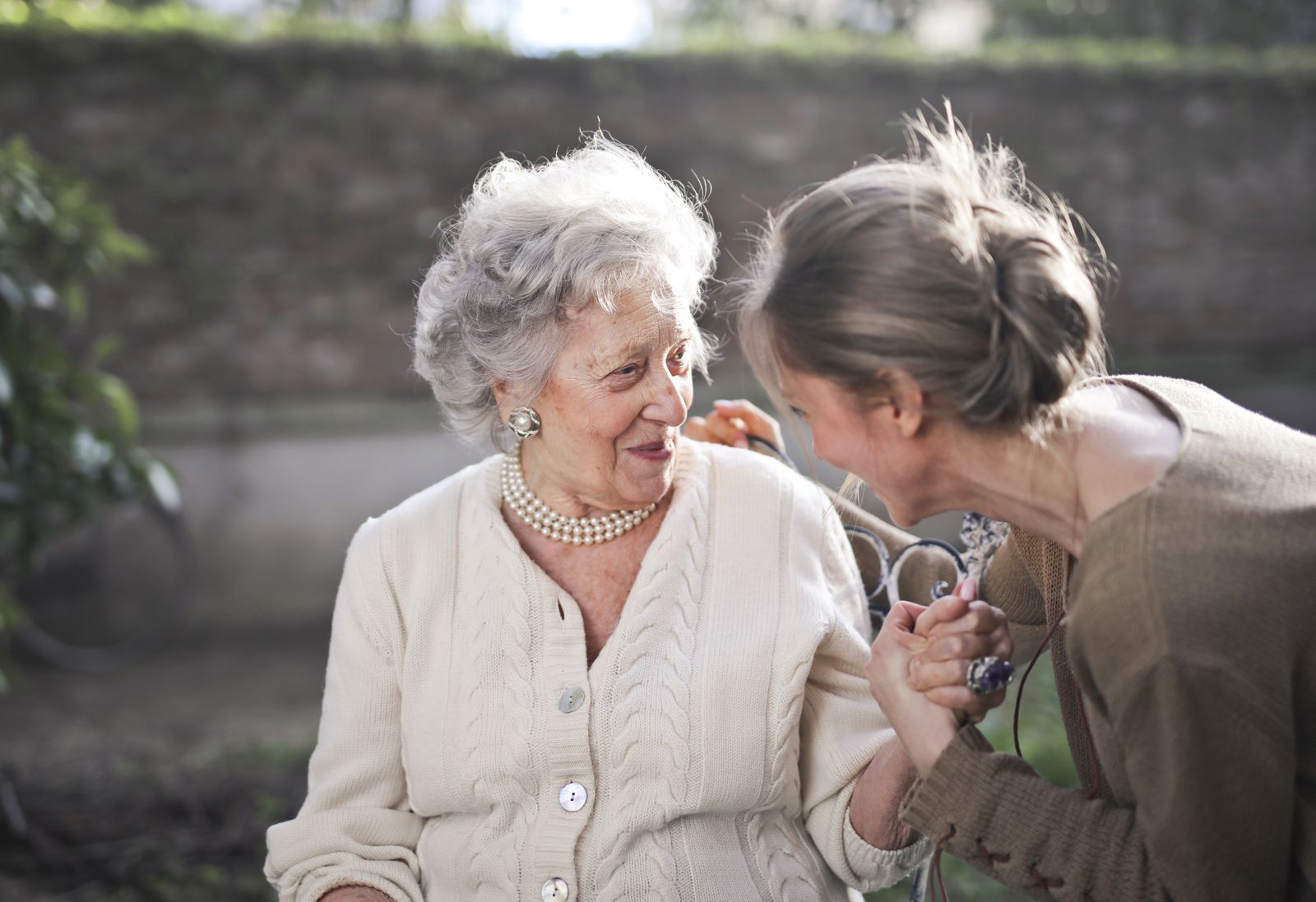 Adult child talking with a Medicare-age parent